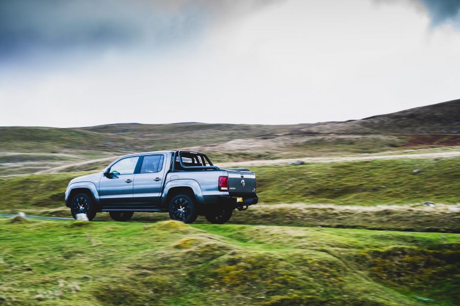  Volkswagen Amarok Double Cab Black Edition 2019 года  (UK) (фото 22 из 34)